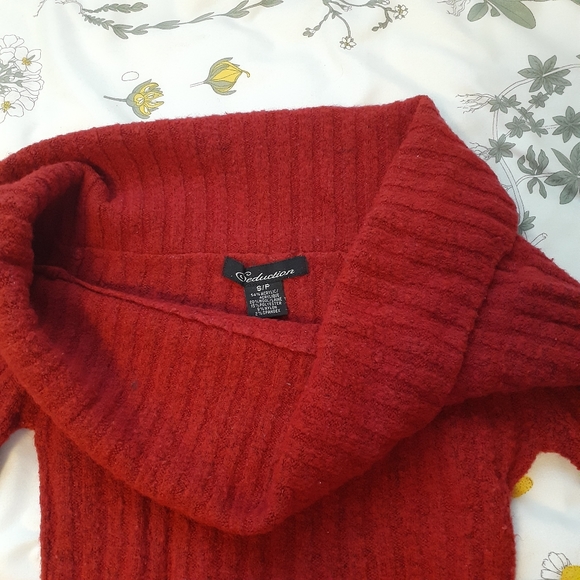 ❤ Seduction Red Off the Shoulder Sweater Size S - Picture 2 of 3